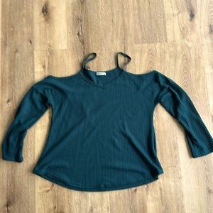 Dark teal/green cold shoulder waffle top. 3/4 sleeves. Size XL